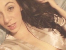 Sandra Syn extraña a su esposo por lo que le hace un video masturbación