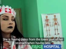FakeHospital Patient comparte la polla de los médicos con la enfermera zombie de Halloween