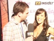 Entrevista a Lisa Ann de PornhubTV en los Premios AVN 2012