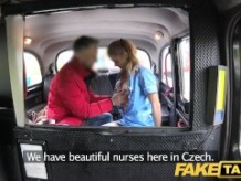 Fake Taxi Nurse en lencería sexy tiene sexo auto