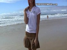 adolescente sexy en la playa